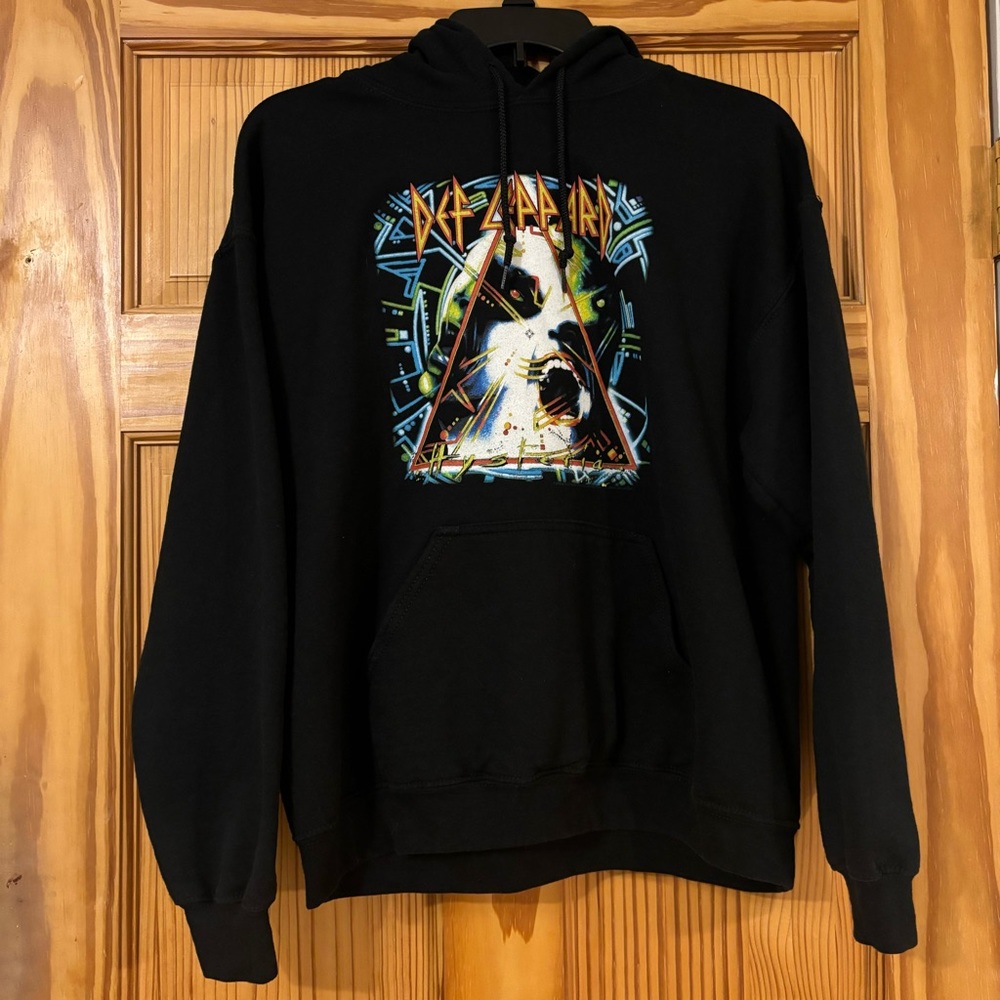 Lightly used men’s Def Leppard hoodie